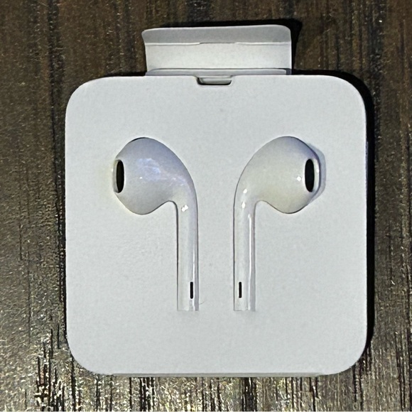 Apple Wired Earbuds - Picture 2 of 3